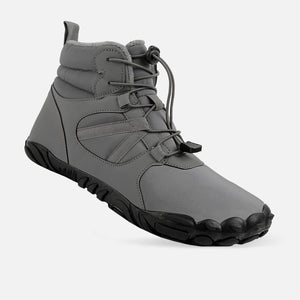 Grauer Barfußstiefel mit Zehenprofil, Schnürung und schwarzer Sohle, freigestellt | Fashion Peak