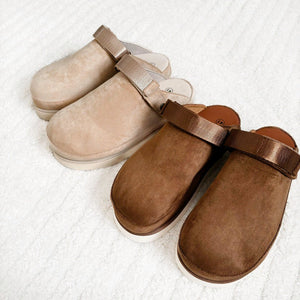 Beige und braune Clogs mit Plateausohle und verstellbarem Riemen, unbenutzt | Fashion Peak