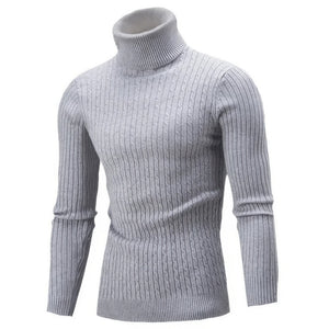 Grauer Rollkragenpullover mit Zopfmuster, langärmelig, an Schaufensterpuppe präsentiert | Fashion Peak