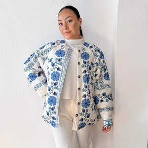 Übergangsjacke Damen | Blaues Blumenmuster | Knopfleiste mit Gürtel-Fashion Peak